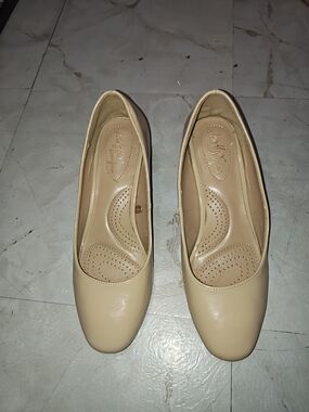 dexflex comfort Beige Women's Ballet Flats